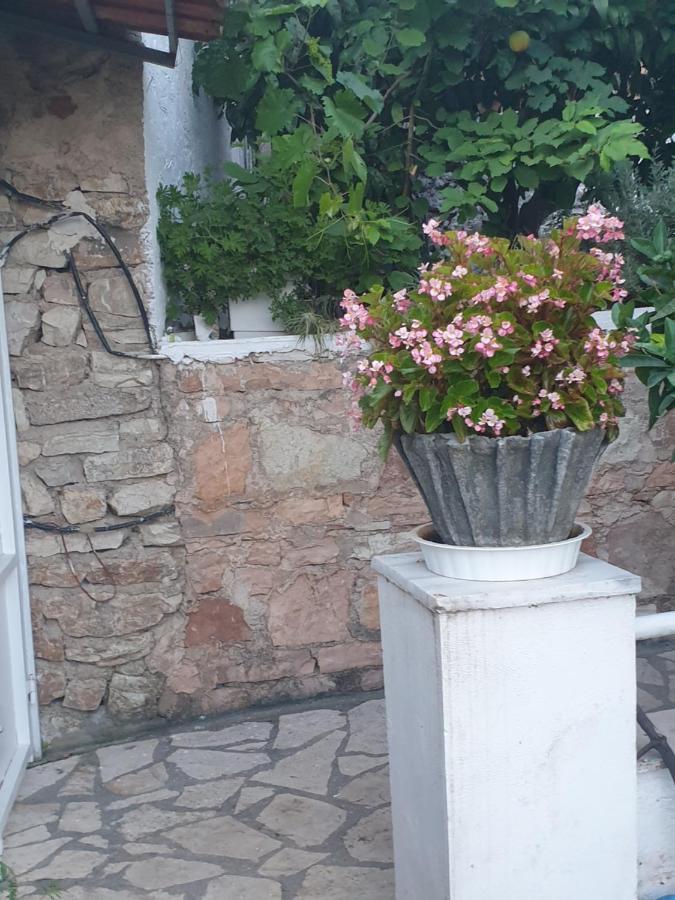 Rosemary House Guest House Sarande Exterior photo